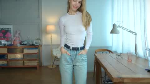 Bella online show from 02-24-25, 10:59