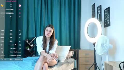 Elisa online show from 05-18-26, 01:02