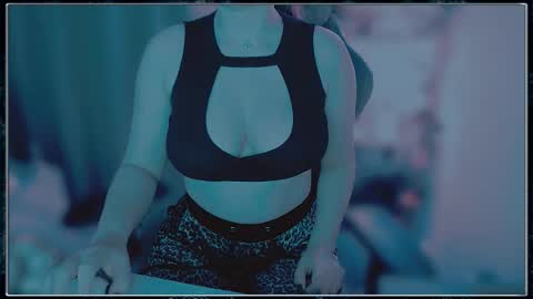 Gaby Solis online show from 11-23-25, 01:22