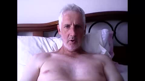 Snapshot of soloman1969 chatting on 12-18-25, 03:56 Soloman online show from 12-18-25, 03:56