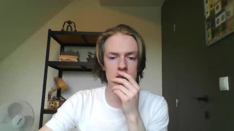 Snapshot of solomongumball chatting on 12-17-25, 12:22 SOL online show from 12-17-25, 12:22