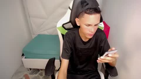 Snapshot of sombra_18 chatting on 06-22-26, 12:35 ESTEBAN online show from 06-22-26, 12:35