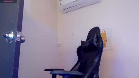 Snapshot of sombra_18 chatting on 08-02-26, 11:36 ESTEBAN online show from 08-02-26, 11:36