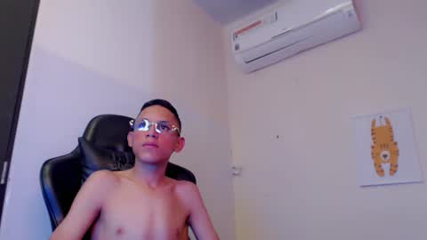 Snapshot of sombra_18 chatting on 08-03-26, 11:41 ESTEBAN online show from 08-03-26, 11:41
