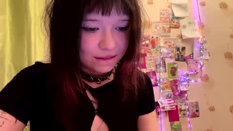 Snapshot of sommercyfers chatting on 05-13-26, 10:49 Alice online show from 05-13-26, 10:49