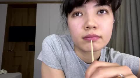 Snapshot of sommermatczak chatting on 12-19-25, 08:05 Sakura online show from 12-19-25, 08:05