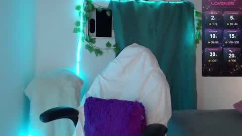 Snapshot of sommerray_99 chatting on 12-13-24, 12:42 sommer Ray online show from 12-13-24, 12:42