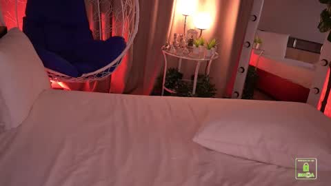 Snapshot of sonalegend_ chatting on 09-18-25, 05:59 My name isSonya  online show from 09-18-25, 05:59