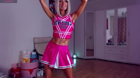 Snapshot of sonjanextray chatting on 02-15-26, 12:14 Sonja Ray online show from 02-15-26, 12:14