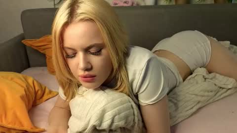 Snapshot of sonya_vibeme chatting on 03-03-26, 02:45 Sonya vibe online show from 03-03-26, 02:45