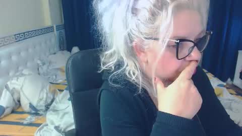 Snapshot of sonyamilf chatting on 01-20-25, 05:48 Sonya online show from 01-20-25, 05:48