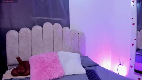 Snapshot of soofii_james chatting on 09-17-25, 11:34 sofi online show from 09-17-25, 11:34