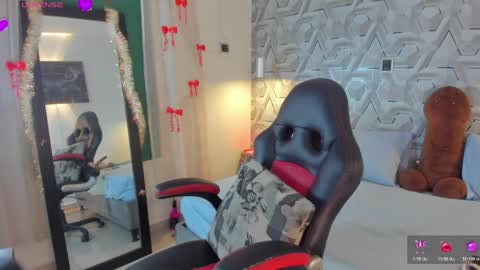 sophie online show from 05-02-26, 03:33