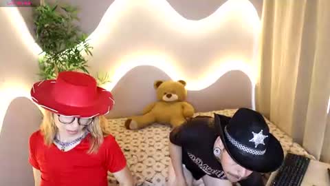 sophi_and_dereck online show from 06-24-26, 12:37