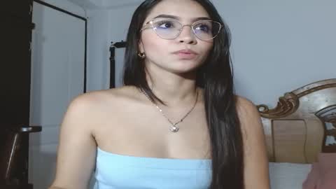 Snapshot of sophi_brownss chatting on 10-27-25, 06:06 Sophi online show from 10-27-25, 06:06