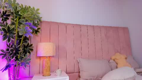 sophi_cooper29 online show from 06-11-26, 12:32