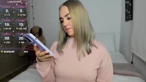 Snapshot of sophi_moreno chatting on 12-04-24, 03:26 Sofi online show from 12-04-24, 03:26