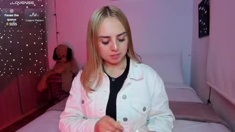 Snapshot of sophi_moreno chatting on 12-21-24, 04:41 Sofi online show from 12-21-24, 04:41