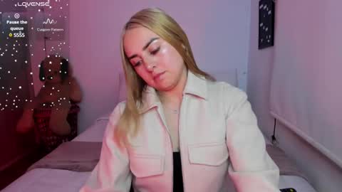 Snapshot of sophi_moreno chatting on 12-24-24, 02:10 Sofi online show from 12-24-24, 02:10