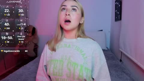 Snapshot of sophi_moreno chatting on 01-11-25, 03:02 Sofi online show from 01-11-25, 03:02