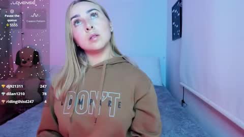 Snapshot of sophi_moreno chatting on 01-13-25, 04:07 Sofi online show from 01-13-25, 04:07