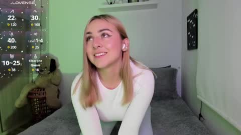 Snapshot of sophi_moreno chatting on 02-06-25, 03:48 Sofi online show from 02-06-25, 03:48