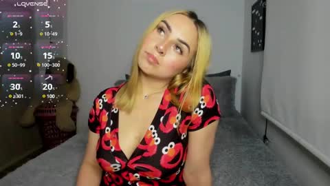 Snapshot of sophi_moreno chatting on 02-25-25, 04:14 Sofi online show from 02-25-25, 04:14