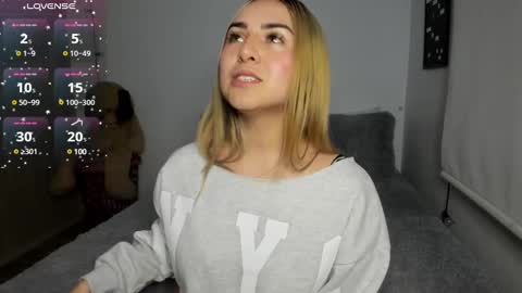 Snapshot of sophi_moreno chatting on 03-04-25, 05:11 Sofi online show from 03-04-25, 05:11