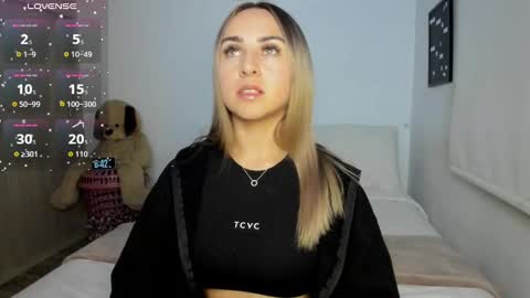 Snapshot of sophi_moreno chatting on 09-25-25, 11:41 Sofi online show from 09-25-25, 11:41