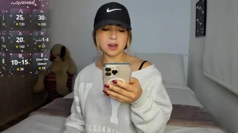 Snapshot of sophi_moreno chatting on 10-28-25, 11:51 Sofi online show from 10-28-25, 11:51