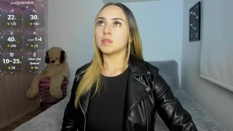 Snapshot of sophi_moreno chatting on 12-13-25, 11:32 Sofi online show from 12-13-25, 11:32