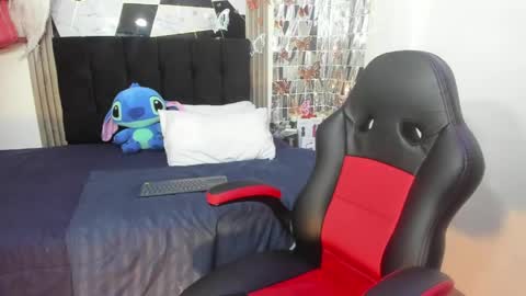 Sophia online show from 04-12-26, 02:38