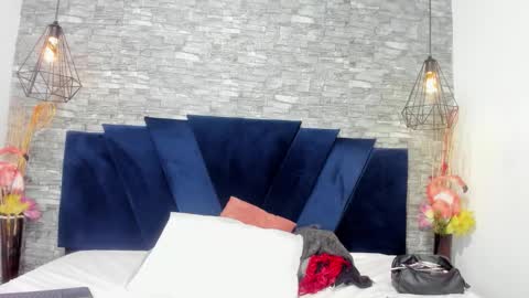 Sophia  online show from 11-25-25, 12:16