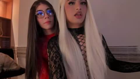 Snapshot of sophia_cambpell chatting on 06-19-26, 10:46 Sophia online show from 06-19-26, 10:46
