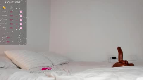 Snapshot of sophia_clark1 chatting on 12-02-25, 01:33 SOPHIA CLARK1 online show from 12-02-25, 01:33