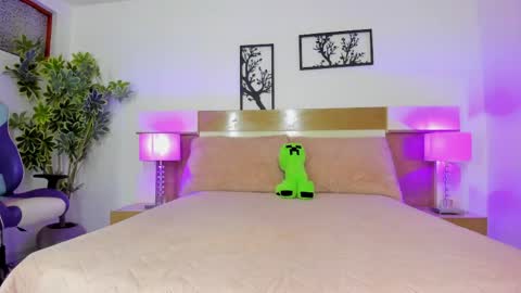 sophia_duarte_ online show from 04-21-26, 11:27