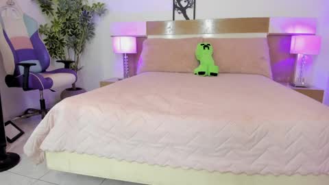 sophia_duarte_ online show from 04-22-26, 12:07