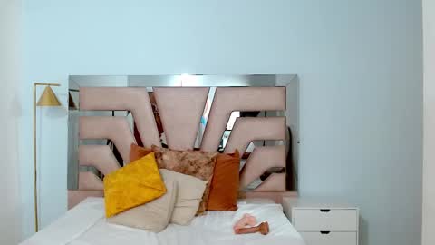 Snapshot of sophia_hadid chatting on 01-07-25, 09:25 Sophia online show from 01-07-25, 09:25