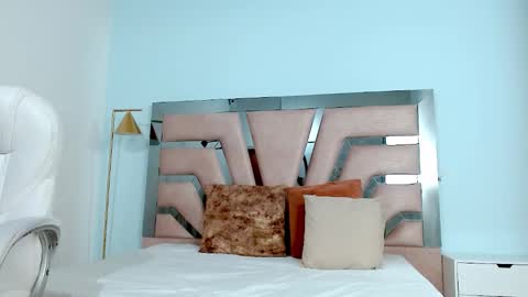 Snapshot of sophia_hadid chatting on 01-18-25, 08:30 Sophia online show from 01-18-25, 08:30