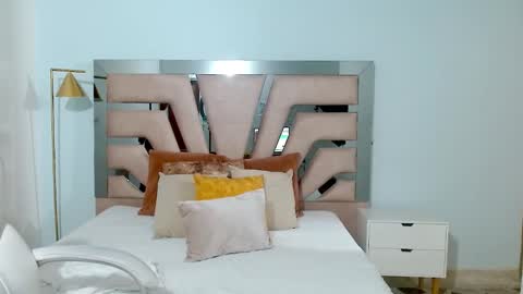 Snapshot of sophia_hadid chatting on 01-21-25, 10:51 Sophia online show from 01-21-25, 10:51