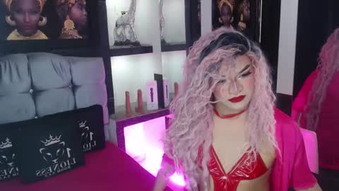 sophia_hott01 online show from 09-26-25, 12:09