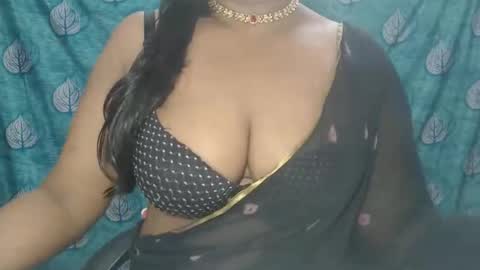 Snapshot of sophia_indian chatting on 10-23-25, 06:23 Sophia Tamil online show from 10-23-25, 06:23