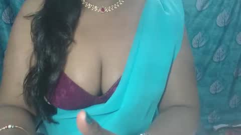 Snapshot of sophia_indian chatting on 11-11-25, 06:46 Sophia Tamil online show from 11-11-25, 06:46