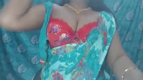 Snapshot of sophia_indian chatting on 11-17-25, 04:51 Sophia Tamil online show from 11-17-25, 04:51