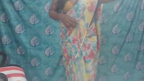 Snapshot of sophia_indian chatting on 11-17-25, 05:19 Sophia Tamil online show from 11-17-25, 05:19