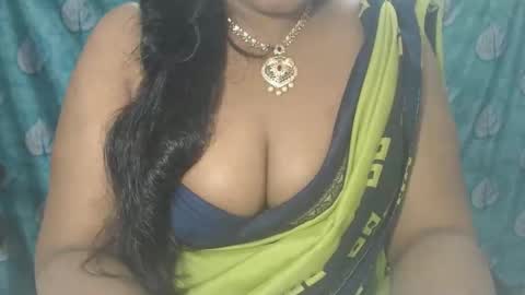Snapshot of sophia_indian chatting on 12-15-25, 05:12 Sophia Tamil online show from 12-15-25, 05:12