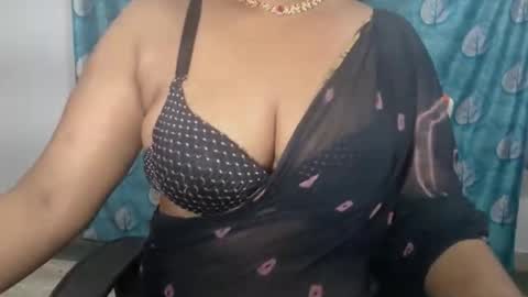 Snapshot of sophia_indian chatting on 05-05-26, 06:43 Sophia Tamil online show from 05-05-26, 06:43