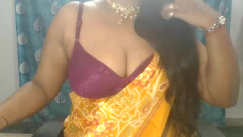 Snapshot of sophia_indian chatting on 06-17-26, 05:21 Sophia Tamil online show from 06-17-26, 05:21