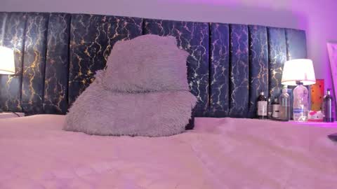 Sofia  online show from 11-13-25, 01:32