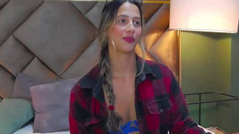 Snapshot of sophia_loreenn chatting on 01-08-26, 01:46 Sofia online show from 01-08-26, 01:46